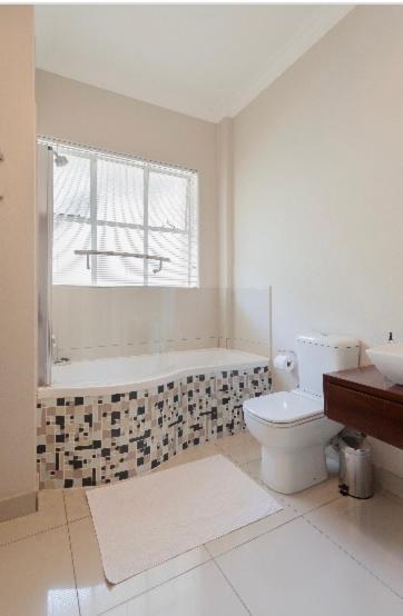 Modern Apartment In Rosebank Johannesburg Ngoại thất bức ảnh